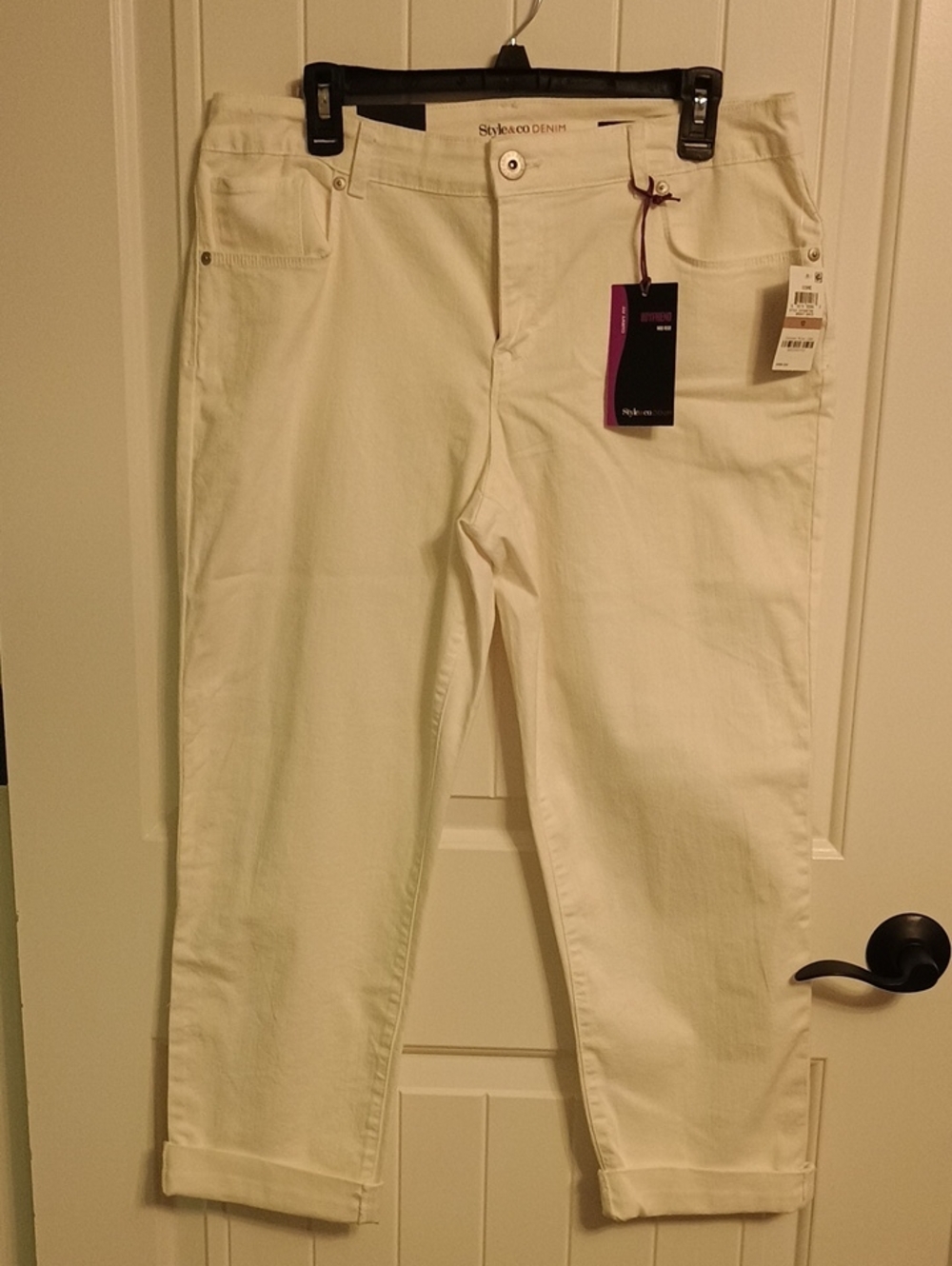 NWT Woman's Size 12 Style & Co. Denim Boyfriend White Mid Rise Curvy Fit Capri